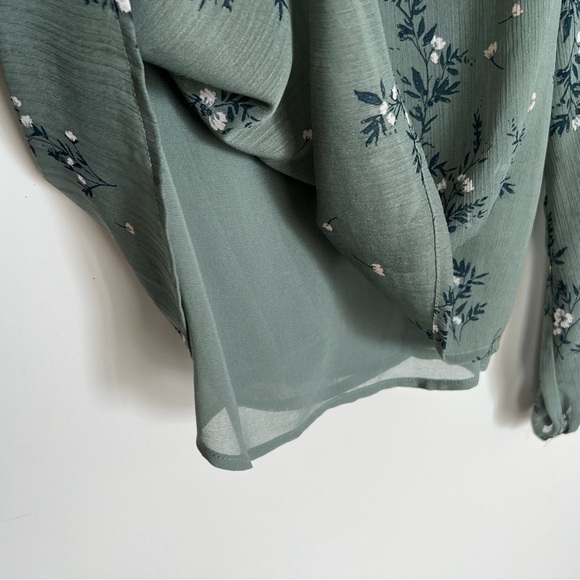 Gentle fawn / floral light weight long sleeve blouse with slip - Picture 5 of 10